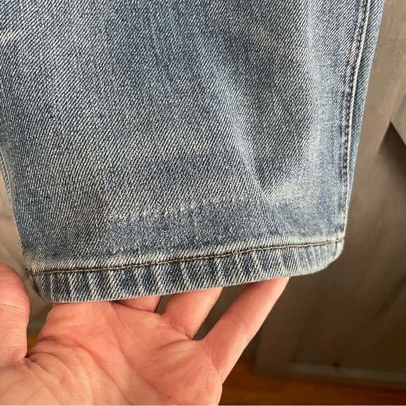 Lucky Brand Light Rinse Light Distressing‎ Straight Leg stretchy - Picture 3 of 11